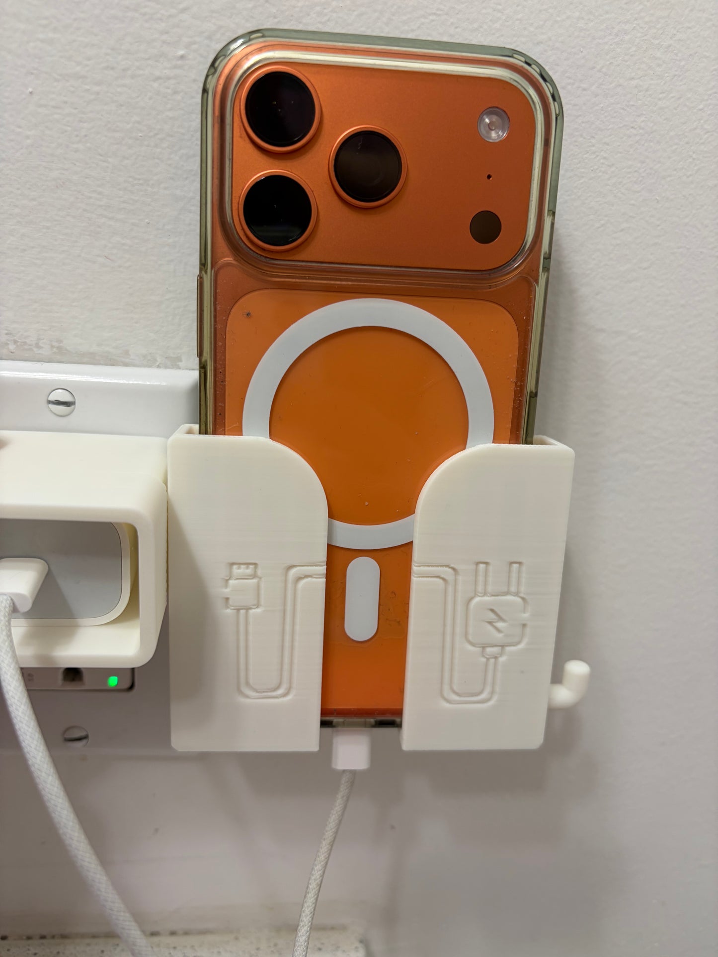 MakerEase Cable Dock – Wall Charger Holder & Cable Organizer