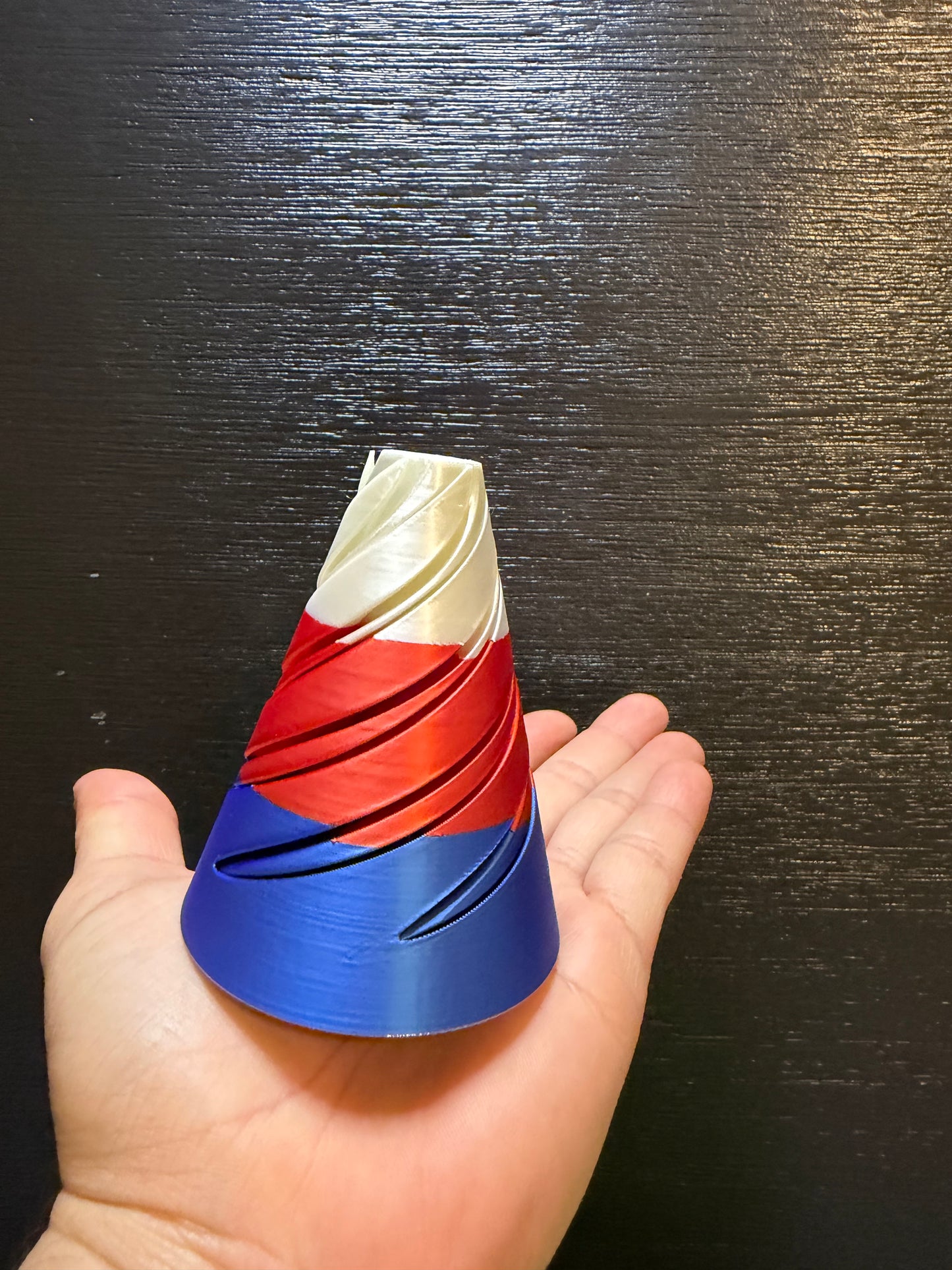 MakerEase Fidget Cone PRO 90mm – Premium ASMR Rotating Desk Toy