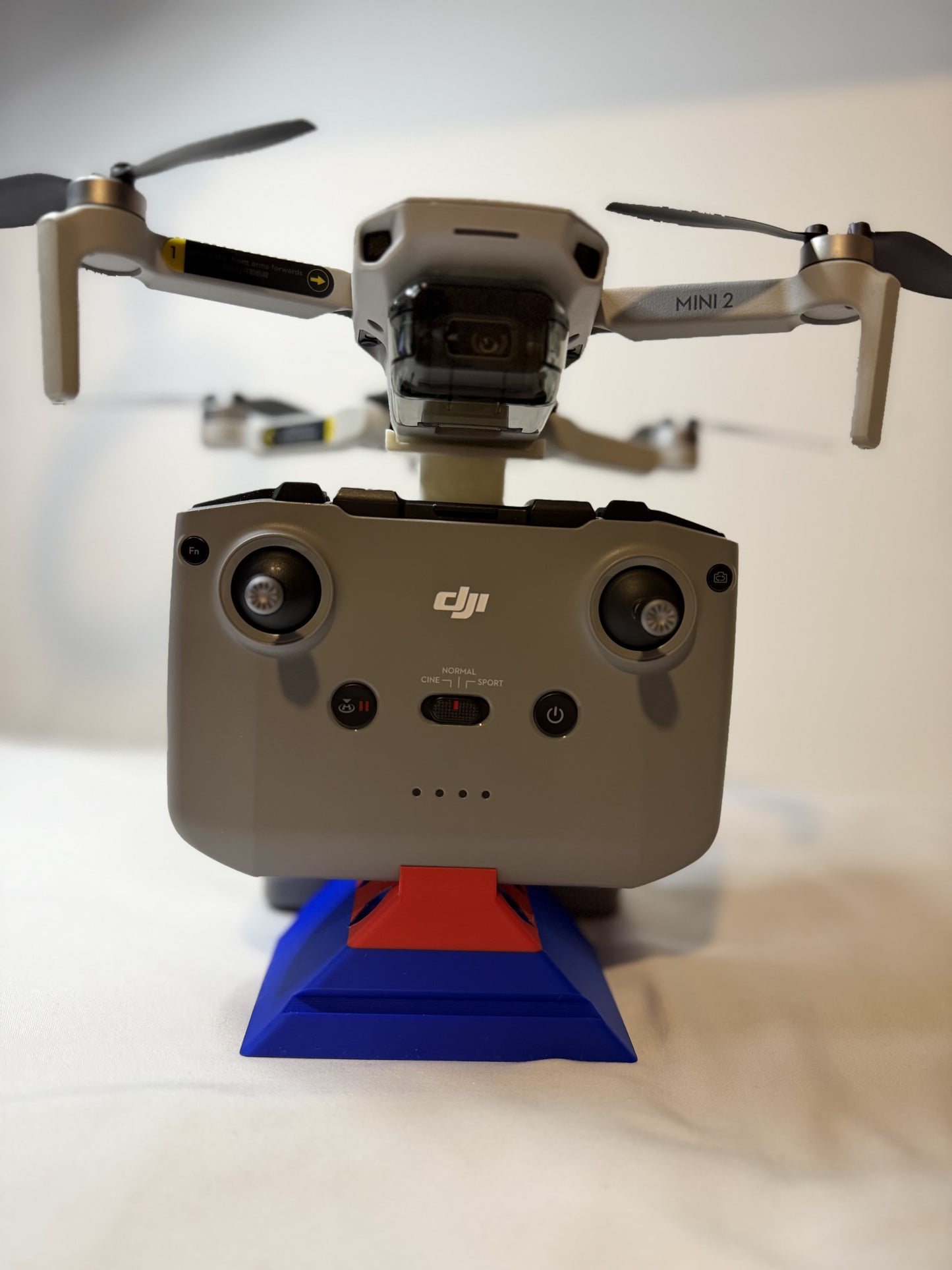 MakerEase DroneDock – DJI Mini 2 Display Stand | Drone + Controller + Battery Mount