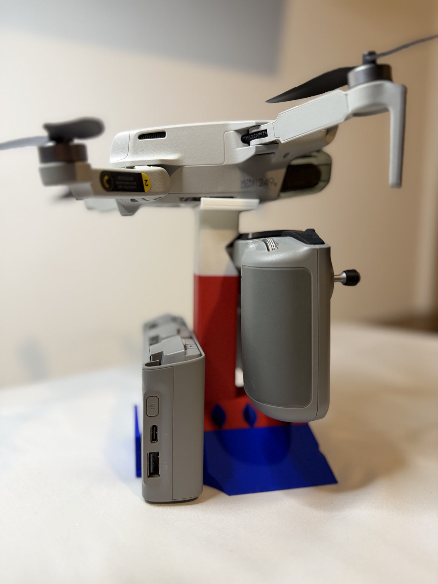 MakerEase DroneDock – DJI Mini 2 Display Stand | Drone + Controller + Battery Mount