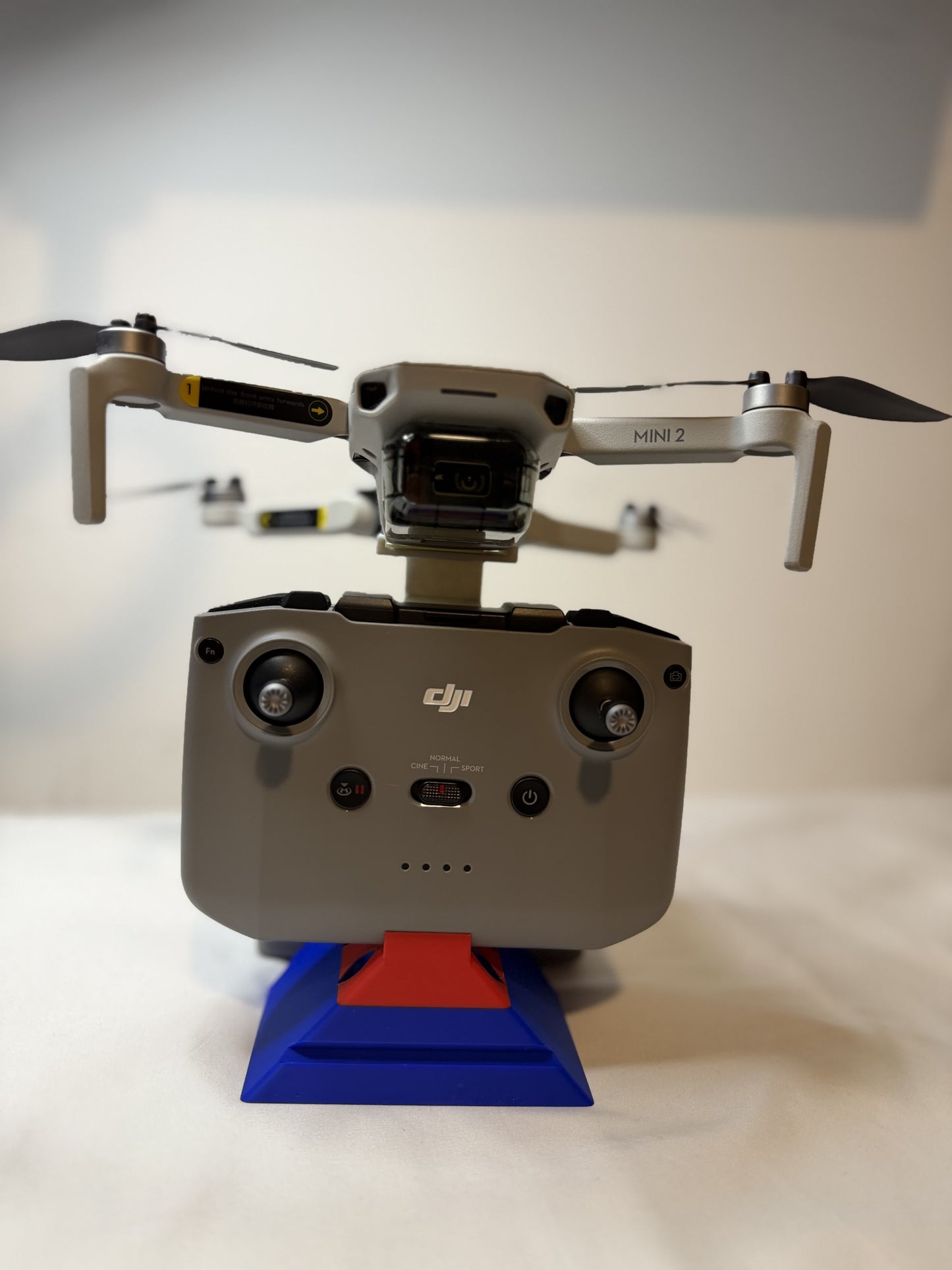 MakerEase DroneDock – DJI Mini 2 Display Stand | Drone + Controller + Battery Mount