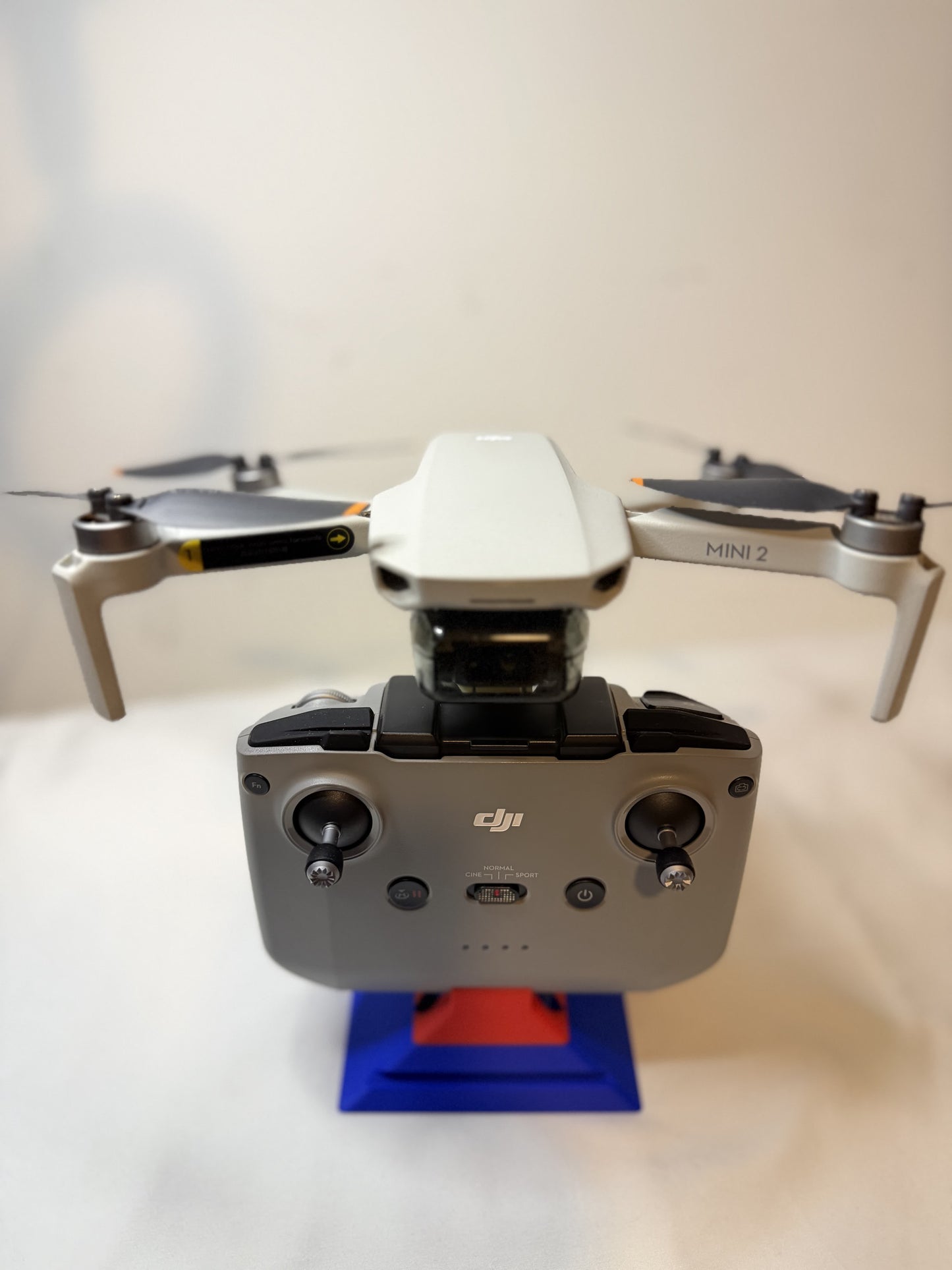 MakerEase DroneDock – DJI Mini 2 Display Stand | Drone + Controller + Battery Mount