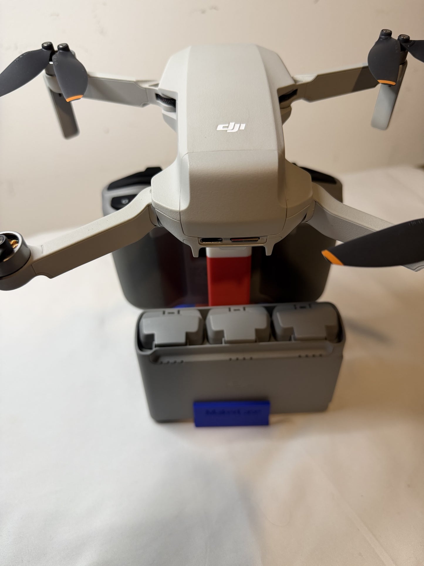 MakerEase DroneDock – DJI Mini 2 Display Stand | Drone + Controller + Battery Mount